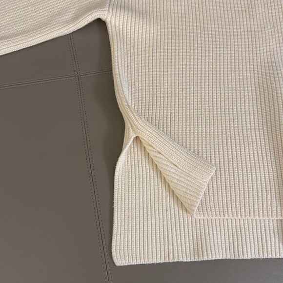 NWOT Lovers+Friends Rib Knit Turtleneck Oversized Woman’s Sweater. Size Small. - Picture 3 of 5